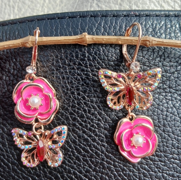 Rhinestone Butterfly Earrings with Dangling Rose Faux Pearl Silvertone Setting - Picture 10 of 15